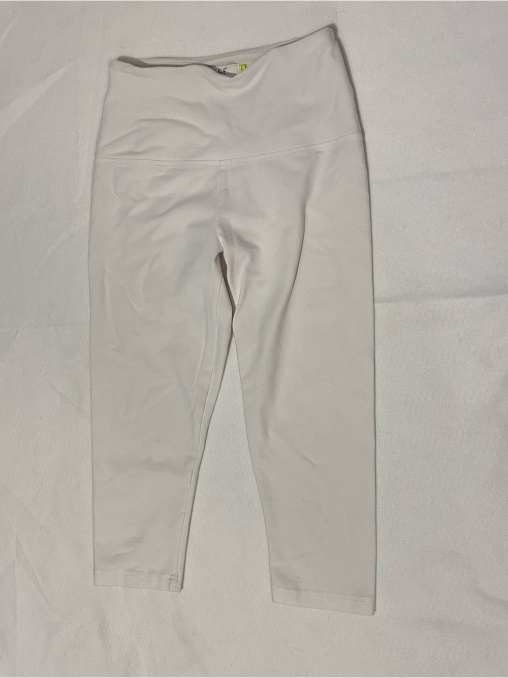 Lyssé White High Waisted Tummy Control Capri Cropped Leggings Size Small